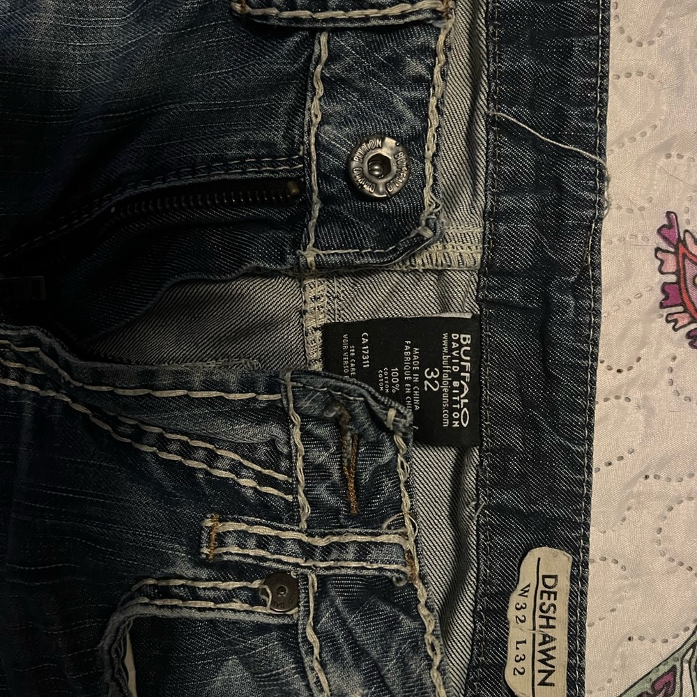 Buffalo DeShawn 32/32.  Great shape.  Wore a few times.